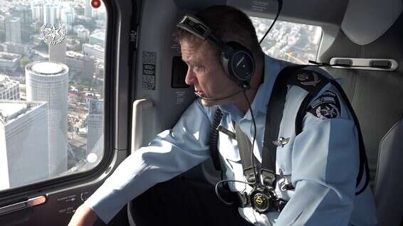 מפכ"ל המשטרה בסיור האווירי // צילום: דוברות המשטרה